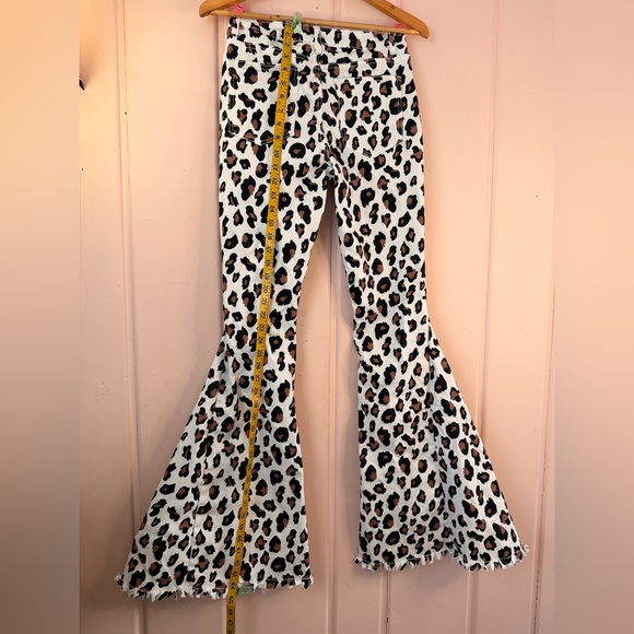 Lil Bees Bohemian White Leopard Print Flare bell bottom Jeans Sz medium - Picture 5 of 6